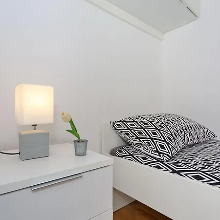 דירה Spacious Zarita זאדאר