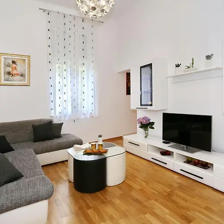 Apartment Spacious Zarita Zadar