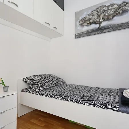 Apartment Spacious Zarita Zadar