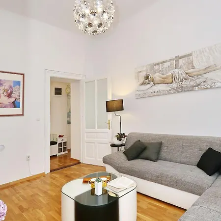 Spacious Zarita דירה *