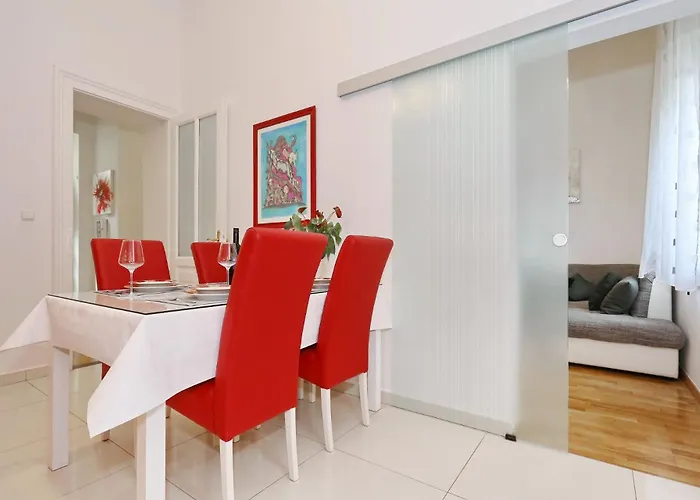 Spacious Zarita 아파트