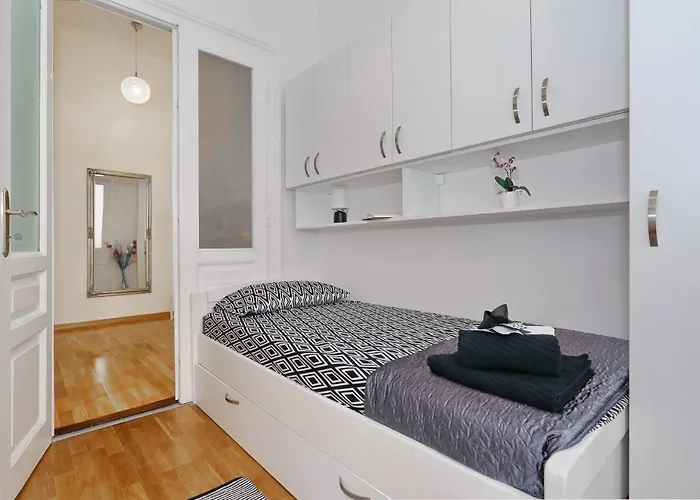 Spacious Zarita * 자다르