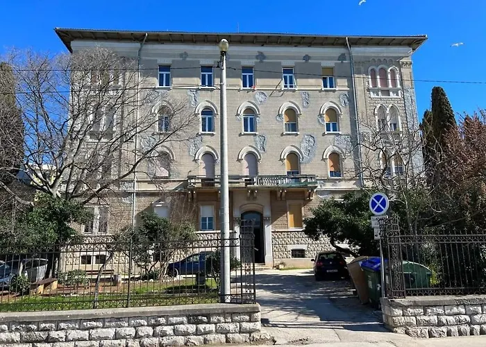 Spacious Zarita 아파트